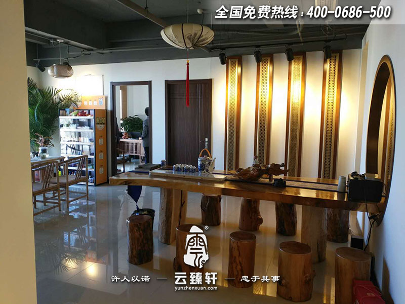 展廳原木色的茶桌茶凳造型展示